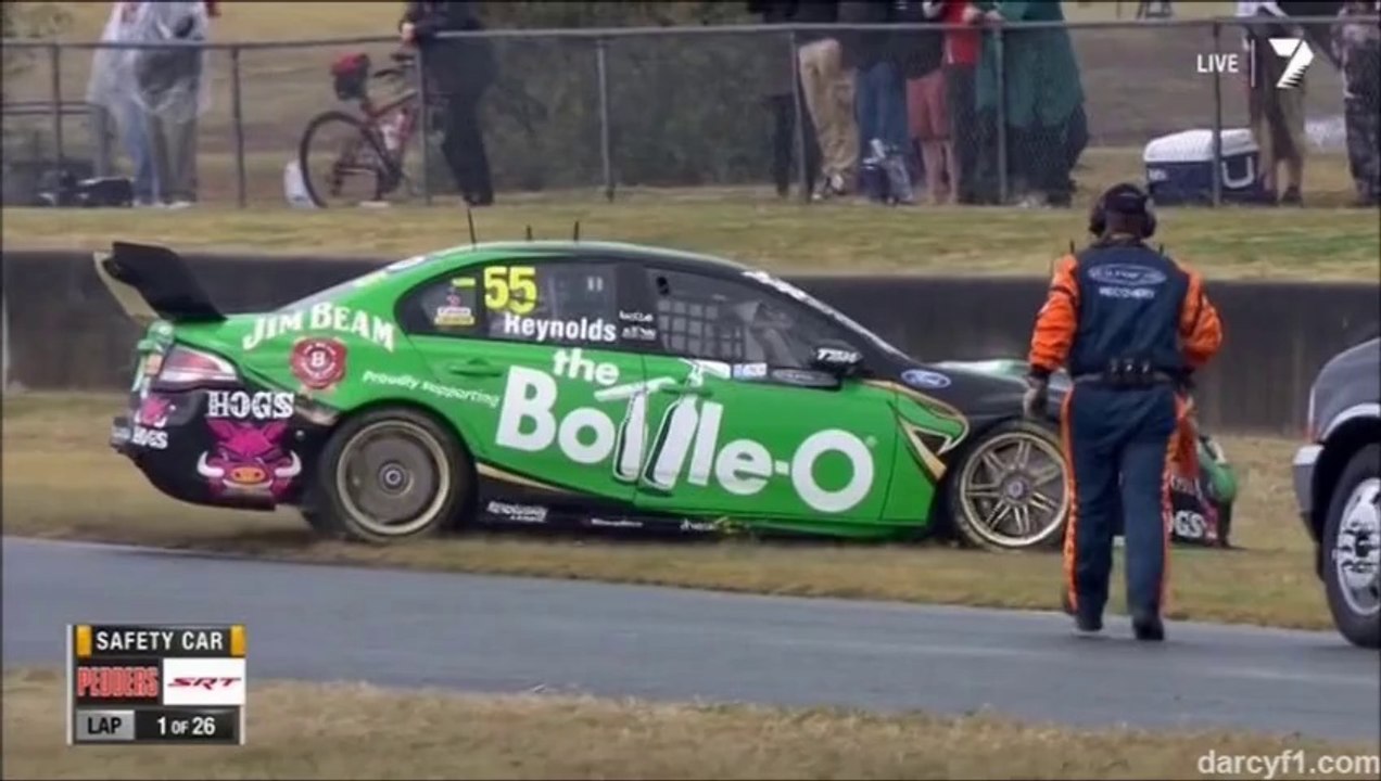 V8 Supercars Eastern Creek 2014 Start big crash
