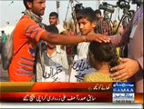 Police Constable Selling His Kids In Tahir Ul Qadri Jalsa But Why???