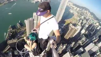 Crazy Selfie From Hong Kong Skyscraper