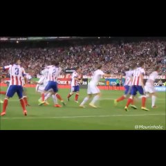 Cristiano Ronaldo punchs Godin Atletico Madrid