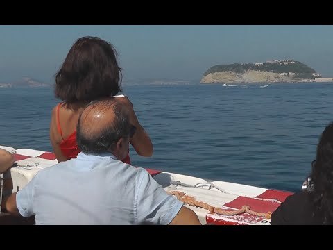 Napoli - In giro sul Bateau Mouche tra le bellezze del golfo (23.08.14)