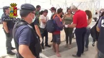 Pozzallo (RG) - Sbarco di immigrati e arresto scafisti (23.08.14)