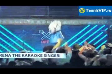 Серена Уильямс заменила теннисные ракетки на микрофон в караоке.