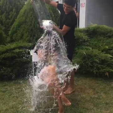 ПИК ТВ! И Алисия се поля със студена вода