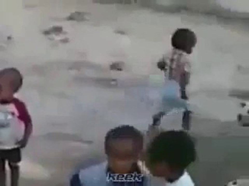 ‫ھاھاھا بے چارہ بچہ - Funny football