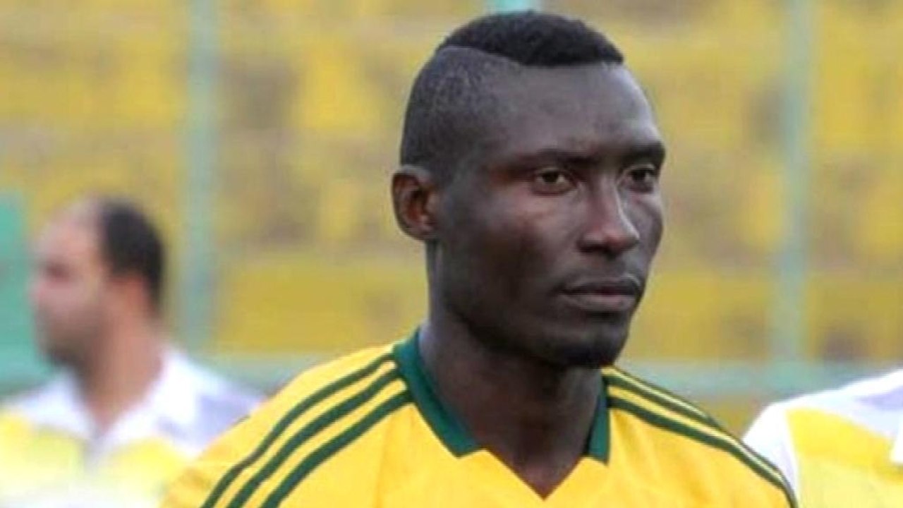 Algérie: un footballeur meurt après avoir été atteint par un projectile tiré des tribunes