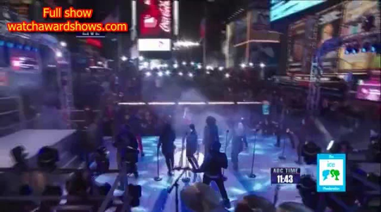 Lorde presents MTV Video Music Awards 2014