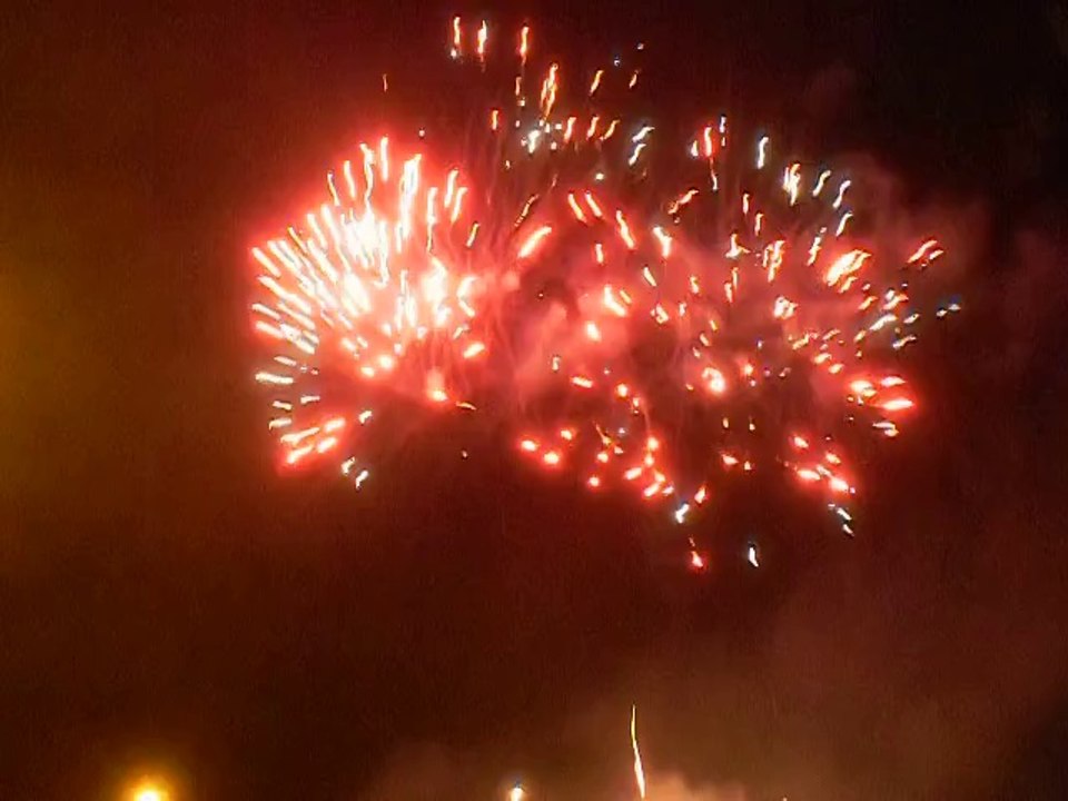 Feuerwerk bei der Kanal Party am Rhein Herrne Kanal vom 1.8.2014