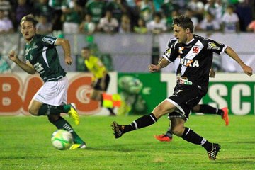 Vascaínos aprovam a estreia de Maxi Rodríguez pelo Vasco