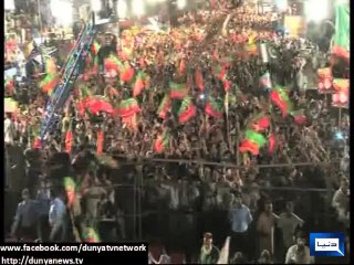 Dunya News - Woman wearing PTI flag themed veil participates in 'Azadi March' everyday