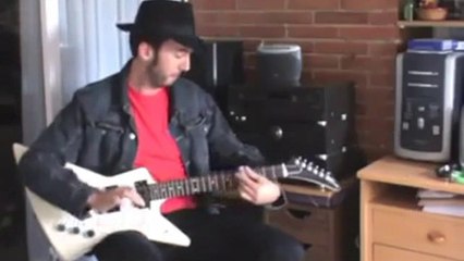 Elektro Gitar İle F1 Aracı Sürmek