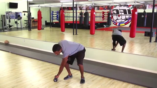 Tips on Doing Tricep Presses With Dumbbells _ Workout Tips