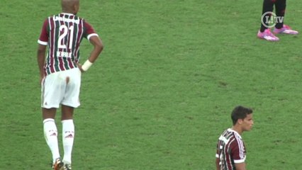 Jogador do Fluminense aparece com mancha esquisita no calção