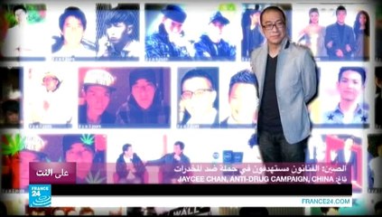 على النت - سباحة مع أسماك "شياطين البحر" العملاقة!!