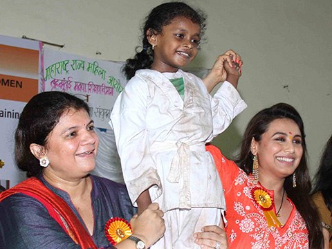 Rani Mukherjee Promotes Mardaani In A School