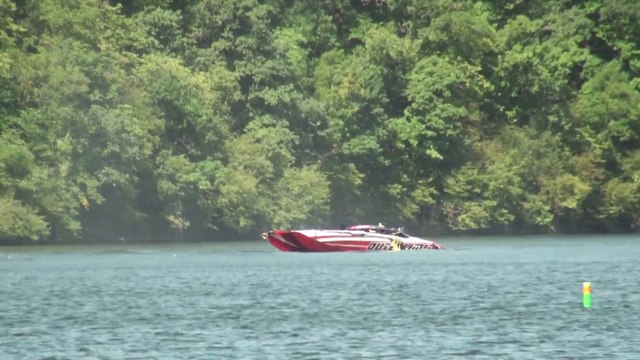 So impressive Offshore crash during race!