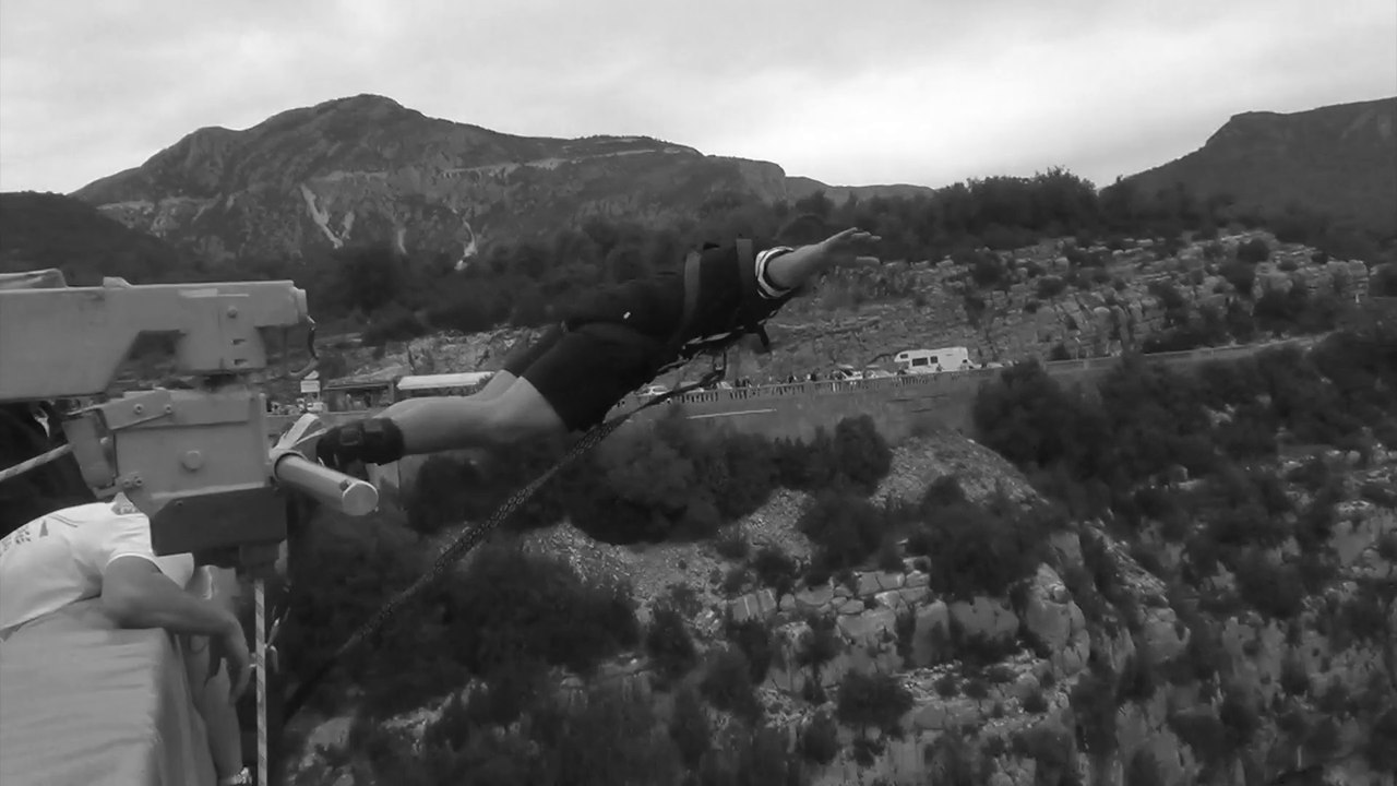 Le saut a l'élastique DAMIEN L'HOMME QUI TOMBE A PIC