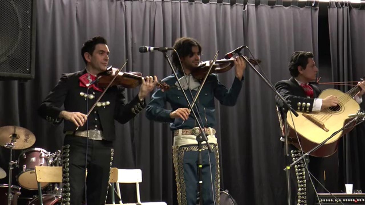 Le groupe Mariachi Quetzal  "Besame Mucho" 2014 à Cruseilles