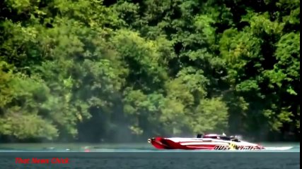 Hız sınırını aşıp takla atan sürat teknesi