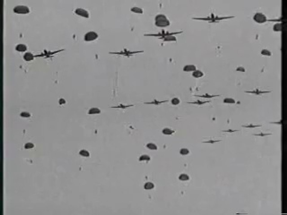 Les parachutistes atterrissent avant de plage agression