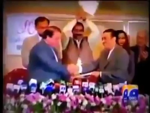 Pakistani Politicians Fighting