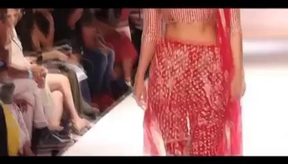 Vaani Kapoor stuns as LFW showstopper