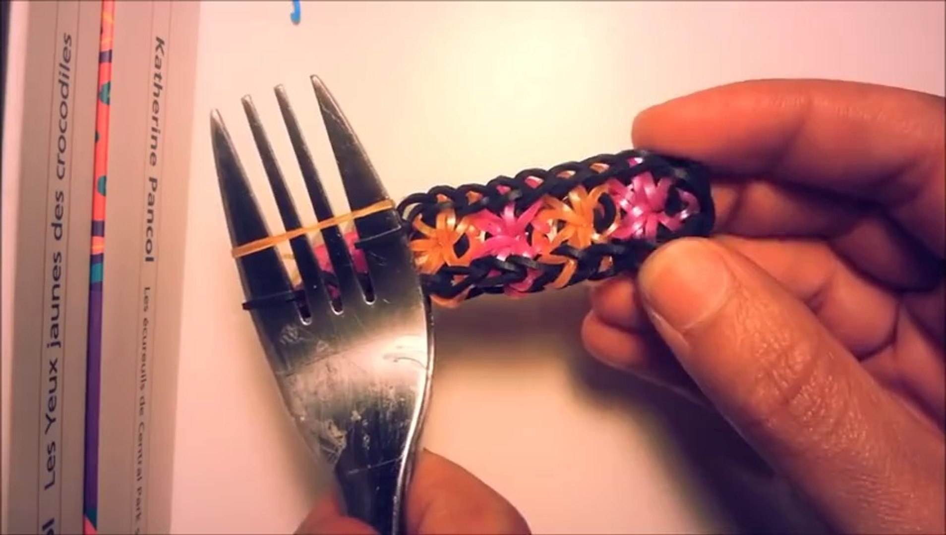 tuto] Comment faire un élastiques bracelets et fleurs sans machine - Vidéo  Dailymotion