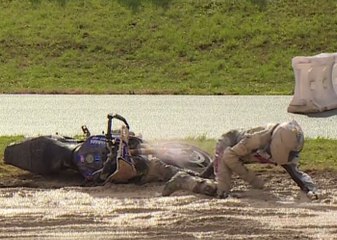 Crashes de gros roadsters dans la boue