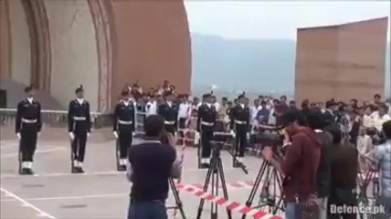 ایسی فوجی پریڈ اس سے پہلے آپ نے کبھی نہ دیکھی ہو گی
