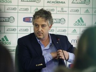 Nobre despista ao falar sobre negociação com Ronaldinho