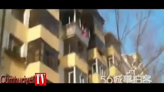 Yangına çırılçıplak yakalanınca...