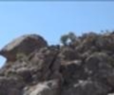 Zincirli kaya şaşırtıyor