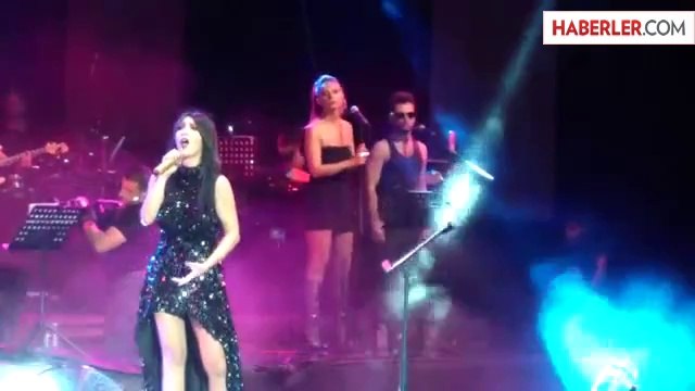 Hande Yener, Ahmet Kaya Şarkısı Seslendirdi