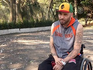 Репер в инвалидном кресле и собака борются за свои права