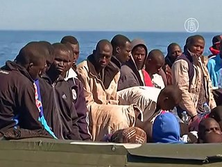 На пляж в Триполи выбросило десятки тел