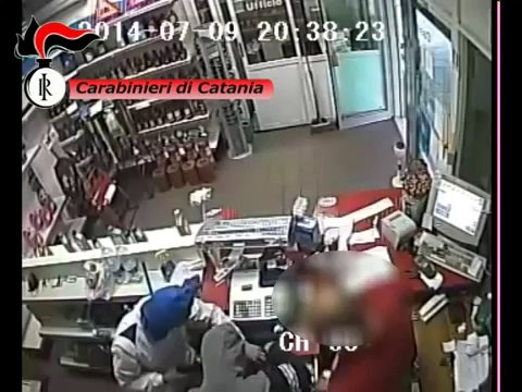 Catania - rapina al distributore di benzina, 2 arresti dei Carabinieri