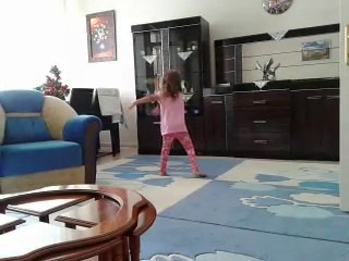 Sena Elif bale yapiyor