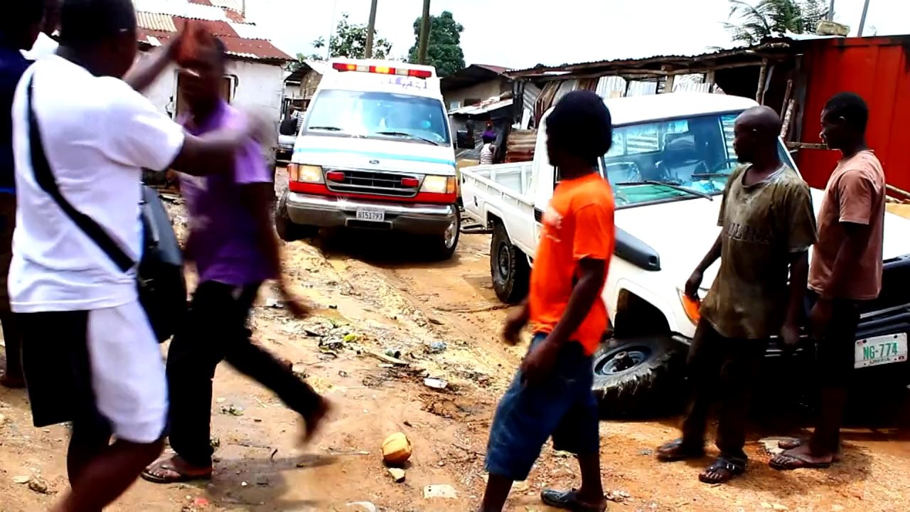 Liberian medical crew collects suspected Ebola victims