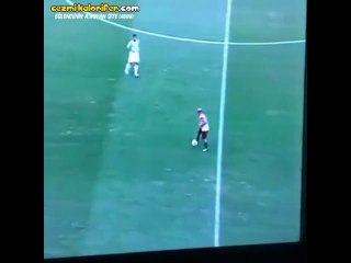 Mikel Rico'nun Kendine Attığı Çalım