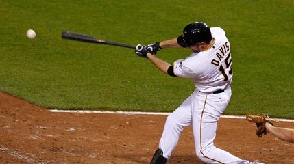 Ike Davis' Blast Powers Pirates