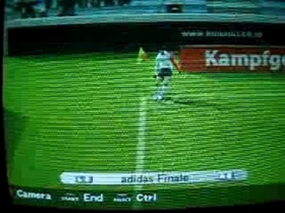 Rooney reprise sur corner pes5