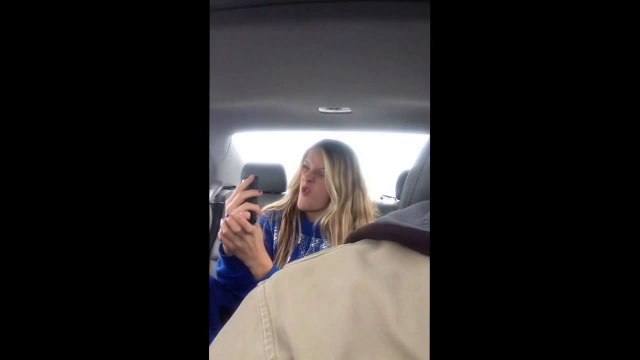 Il filme sa fille en pleine séance de selfies ridicules!