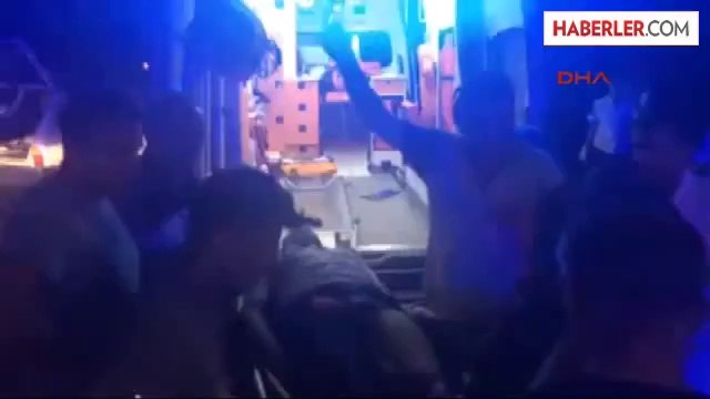 Düzce İki Otomobil Kafa Kafaya Çarpıştı;8 Yaralıiki Otomobil Kafa Kafaya Çarpıştı;8 Yaralı