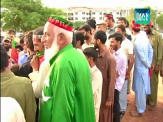 PTI Worker dug out his grave as protest in Red zone Islamabad