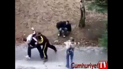 Boksörün sevgilisine laf atarlarsa...