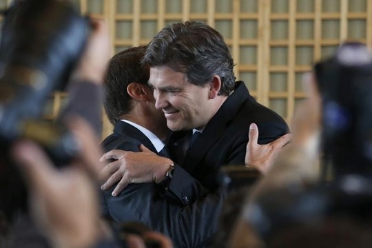 Passation Montebourg-Macron : mots et piques