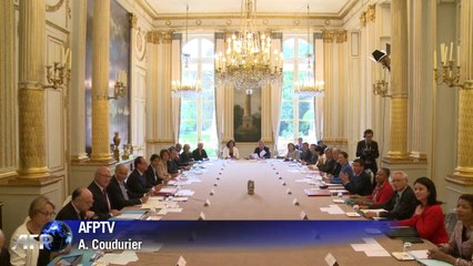 Valls II: tour de table du premier Conseil des ministres