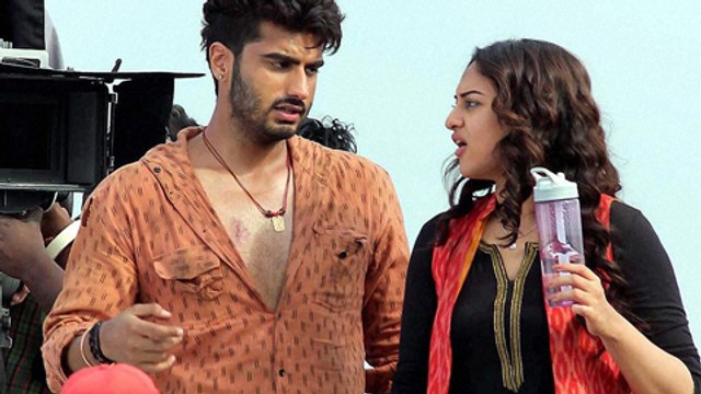 Sonakshi Sinha Taunts Arjun Kapoor In Public – WATCH NOW