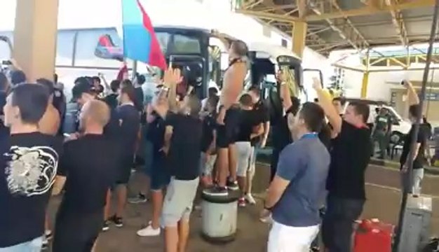 ПИК ТВ! Феновете на Стяуа са вече в София