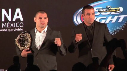 Cartelera principal de UFC 180 con sangre mexicana